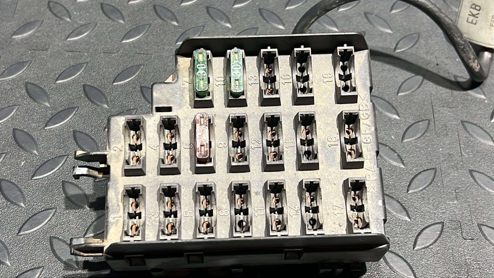 Блок предохранителей Mercedes C/W202 1993-2001