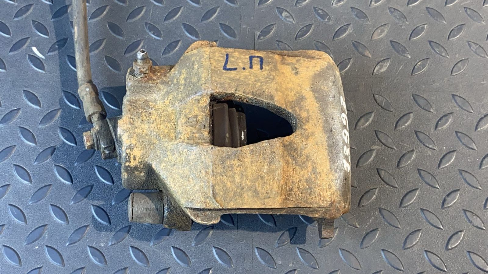 Суппорт передний левый Volkswagen Golf/4 1997-2006