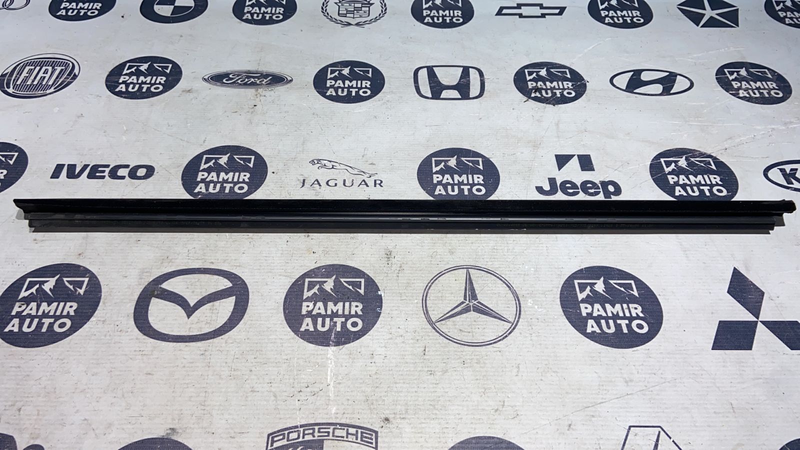 Уплотнитель двери передний правый Mercedes E/W211 2002-2009