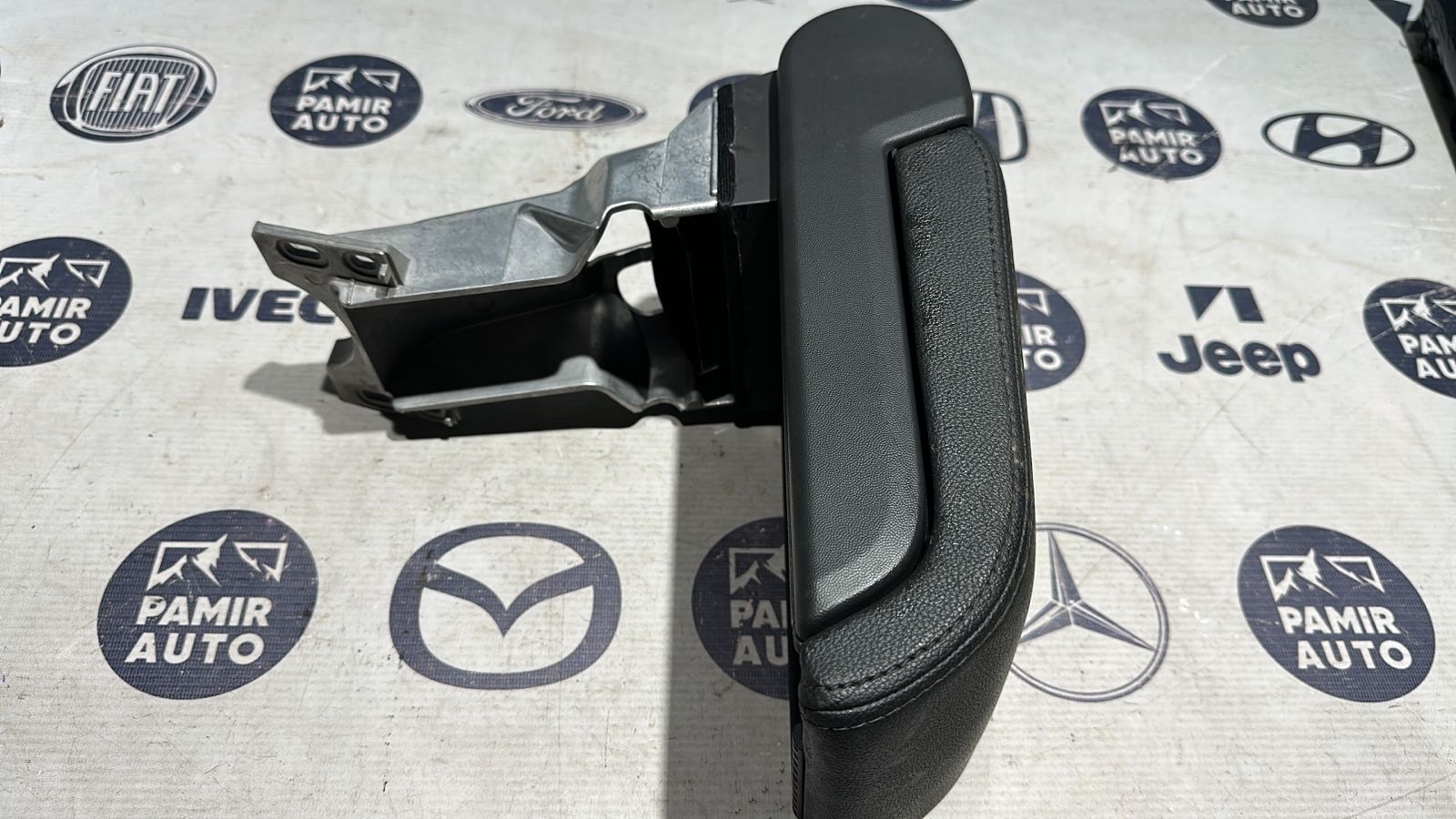 Консоль (Подлокотник) Opel Vectra/C 2002-2008