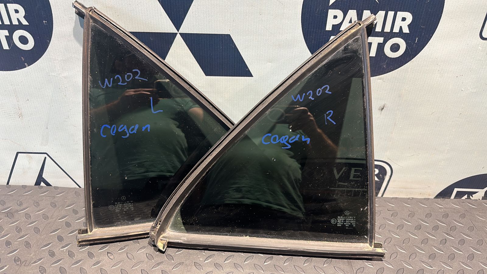 Форточка двери задняя Mercedes C/W202 1993-2001