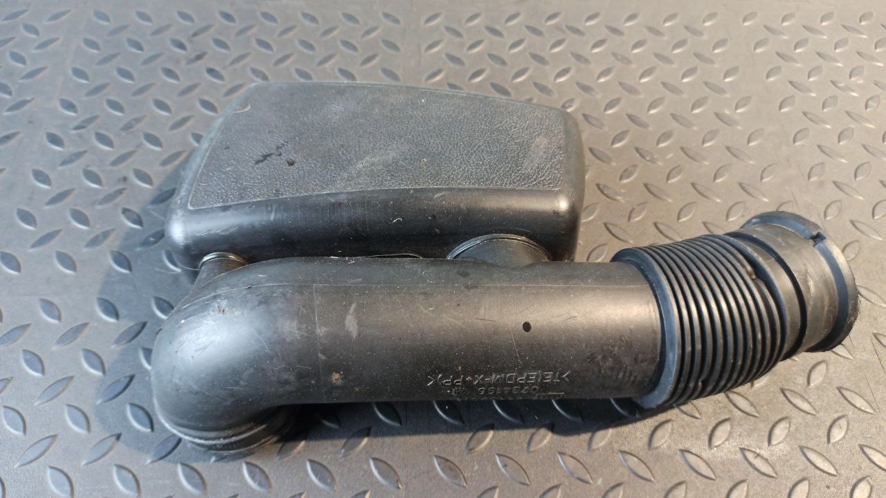 Патрубок воздушного фильтра Opel Astra/H 2004-2014