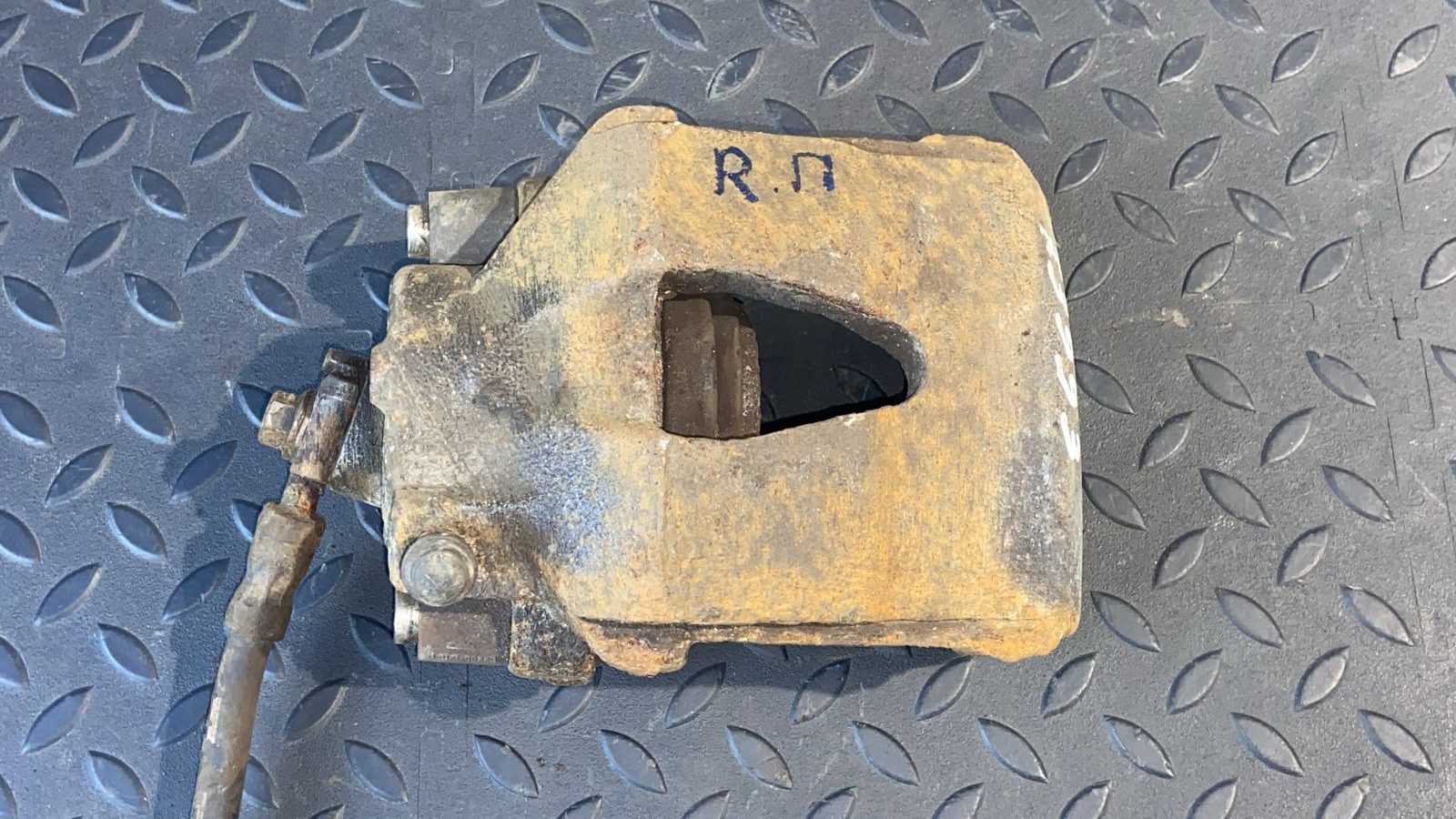 Суппорт передний правый Volkswagen Golf/4 1997-2006