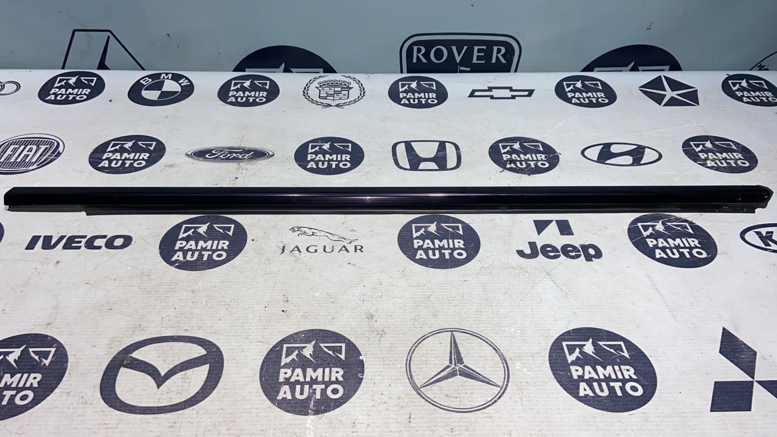 Уплотнитель двери передний левый Mercedes E/W211 2002-2009