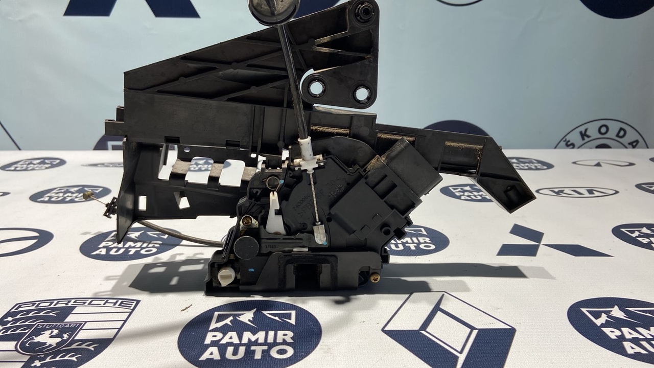 Замок двери задний левый Ford C-Max 2003-2010