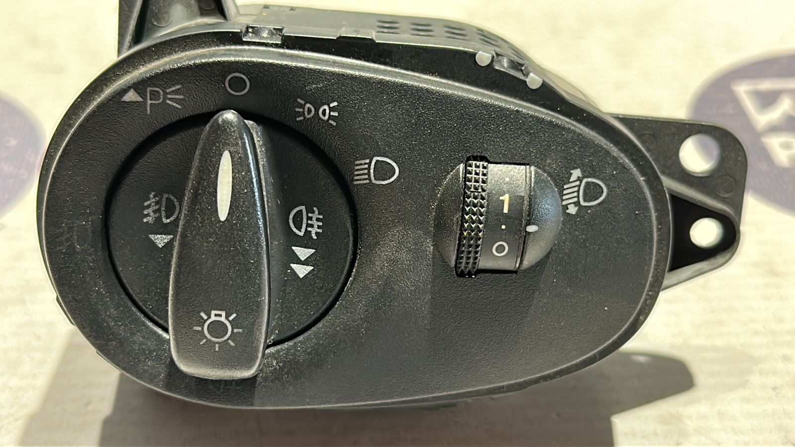 Переключатель света фар Ford Focus 1998-2007