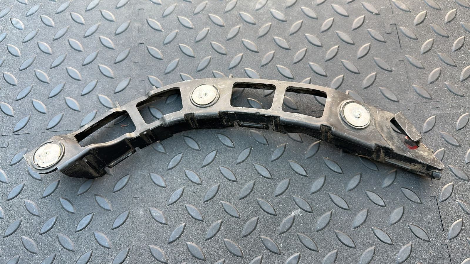 Кронштейн бампера задний правый Opel Vectra/C 2002-2008