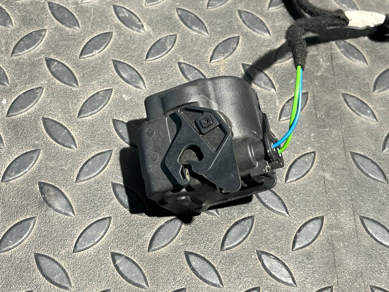 Активатор замка крышки топливного бака Mercedes C/W204 2006-2015