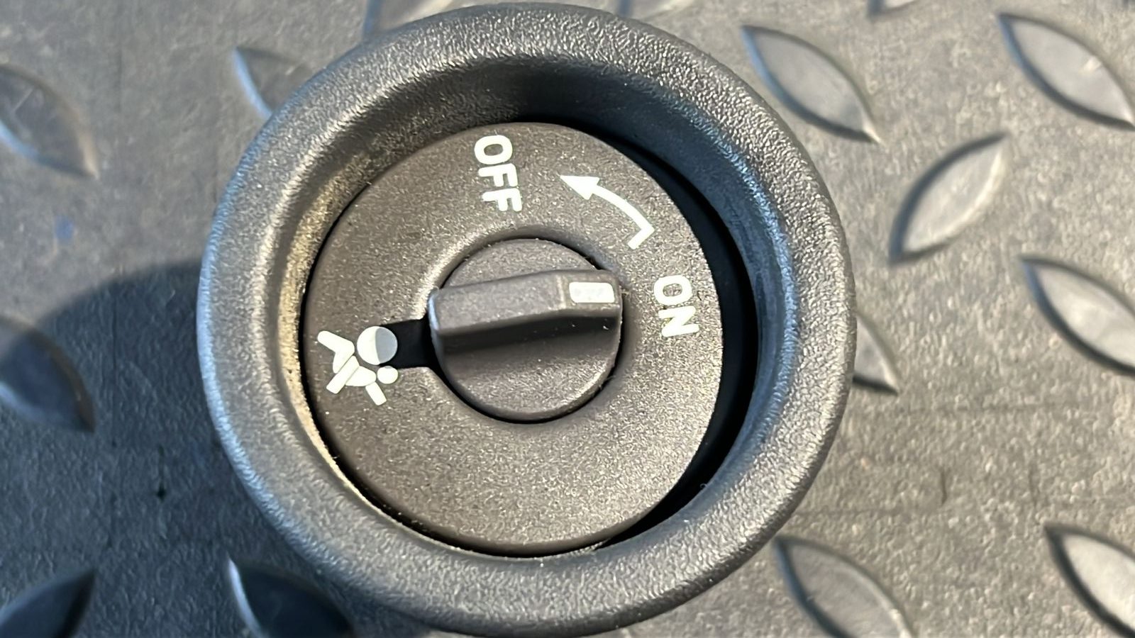 Переключатель AIR BAG Renault Sandero 2009-2014