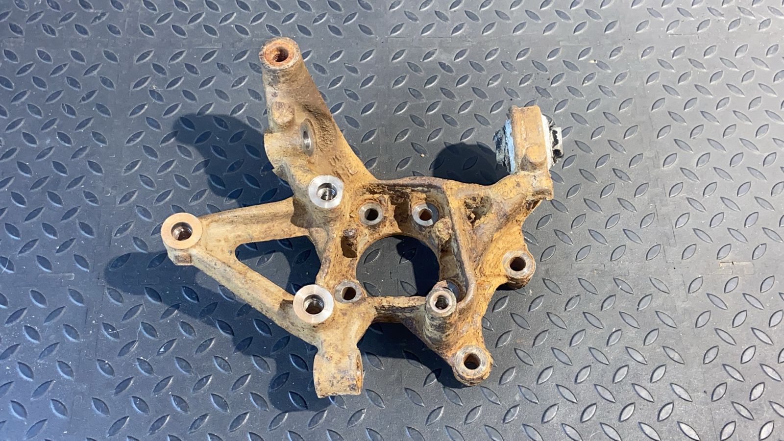 Кулак поворотный задний левый Opel Signum 2003-2008