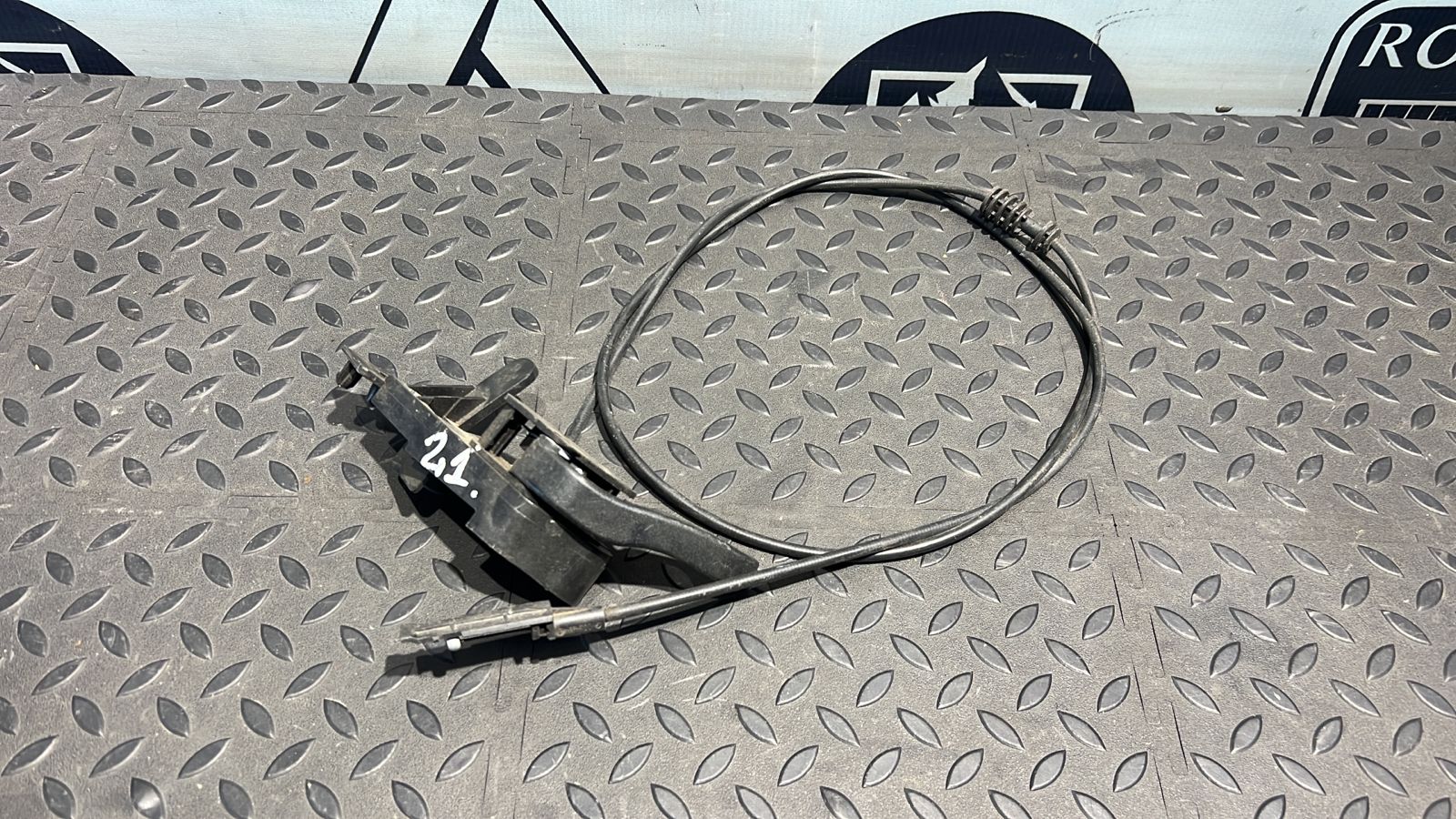 Трос замка капота Renault Megane/2 2002-2009