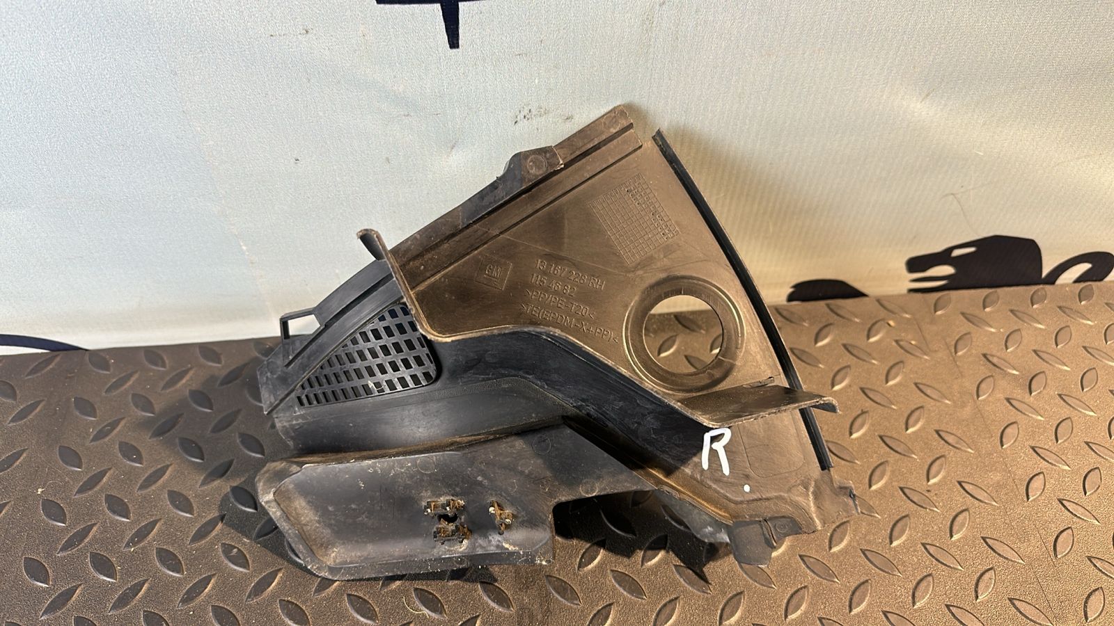 Решетка под лобовое стекло (Жабо) правая Opel Zafira/B 2005-2014