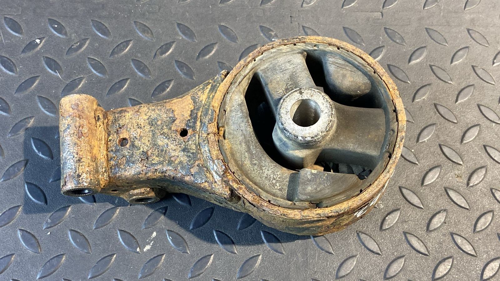 Опора двигателя Opel Signum 2003-2008