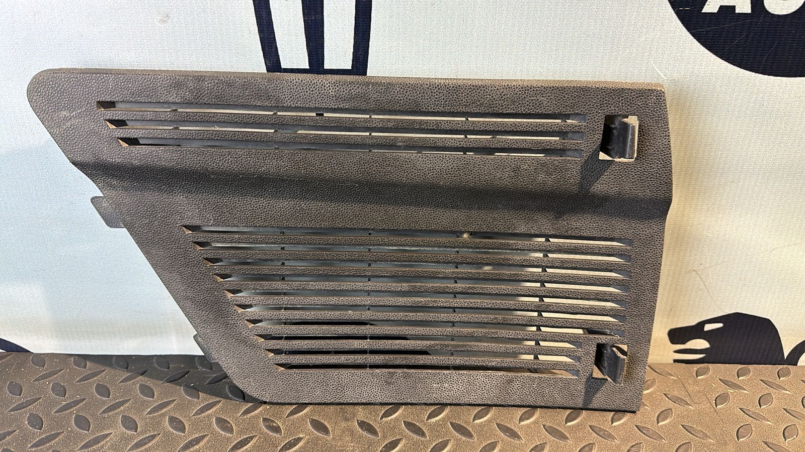 Обшивка багажника левая Opel Zafira/B 2005-2014