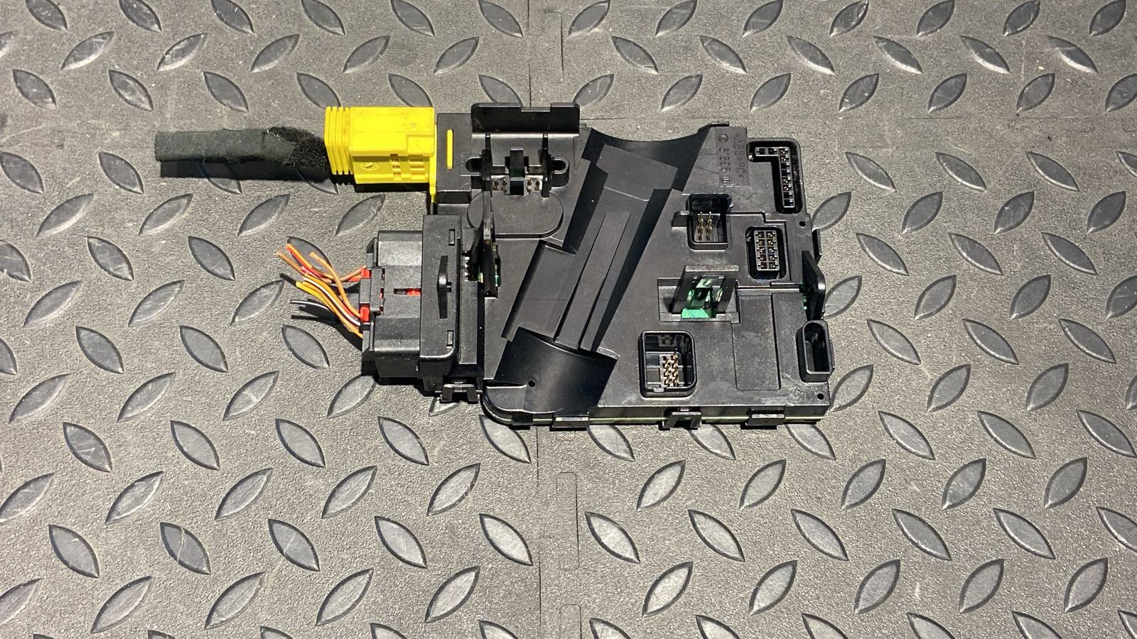 Блок управления подрулевыми переключателями Volkswagen Golf/5 2003-2009