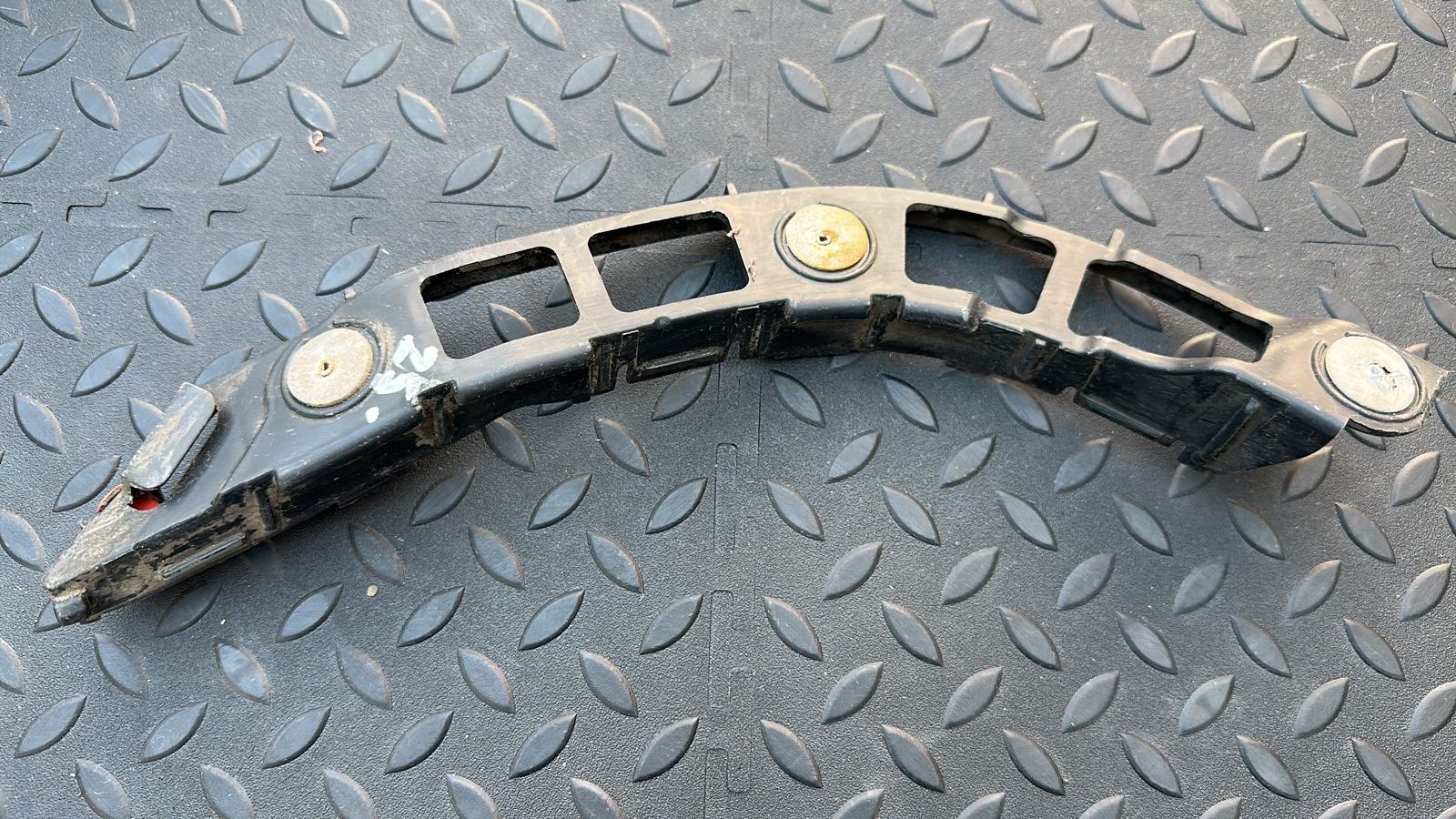 Кронштейн бампера задний левый Opel Vectra/C 2002-2008