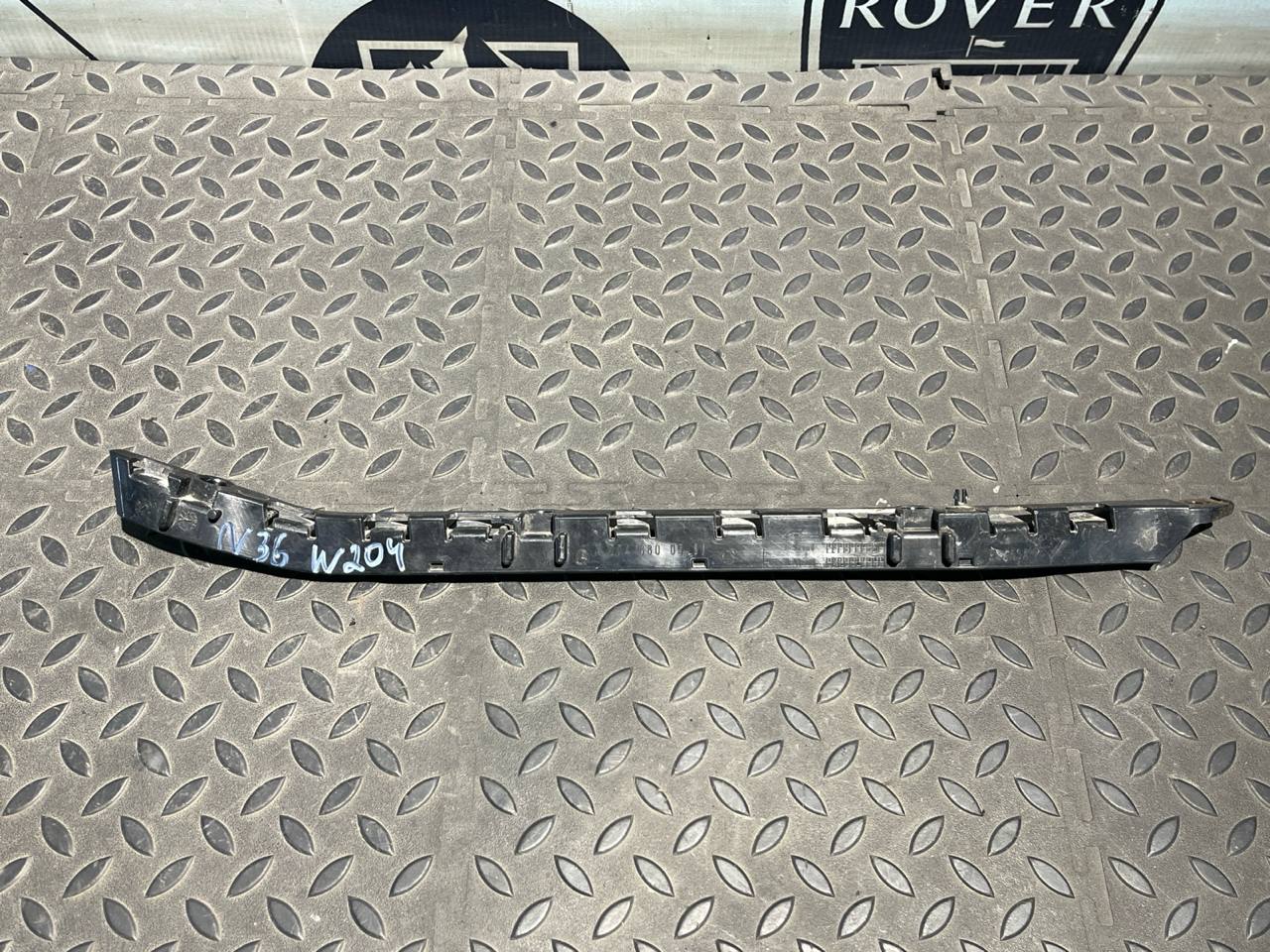 Кронштейн бампера задний левый Mercedes C/W204 2006-2015