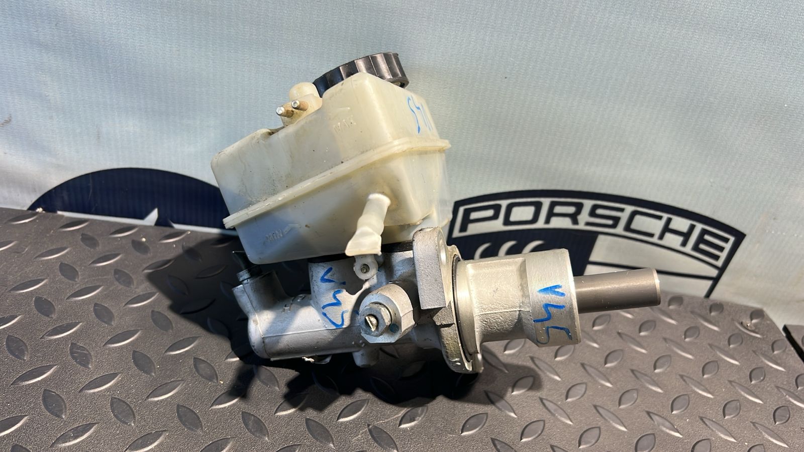 Цилиндр тормозной главный Mercedes E/W210 1995-2003