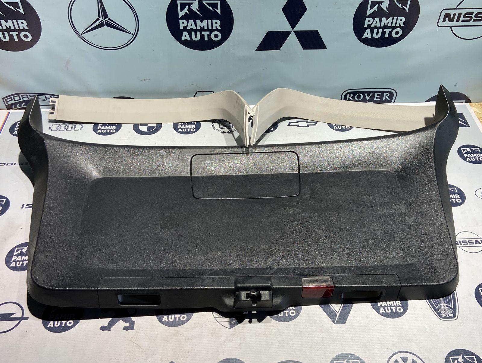 Обшивка двери багажника Mercedes B/W245 2005-2011