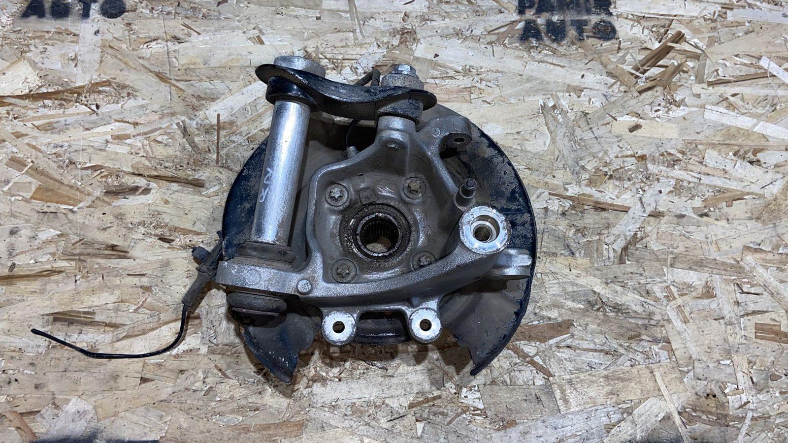 Кулак поворотный задний правый BMW 5/E39 1995-2004