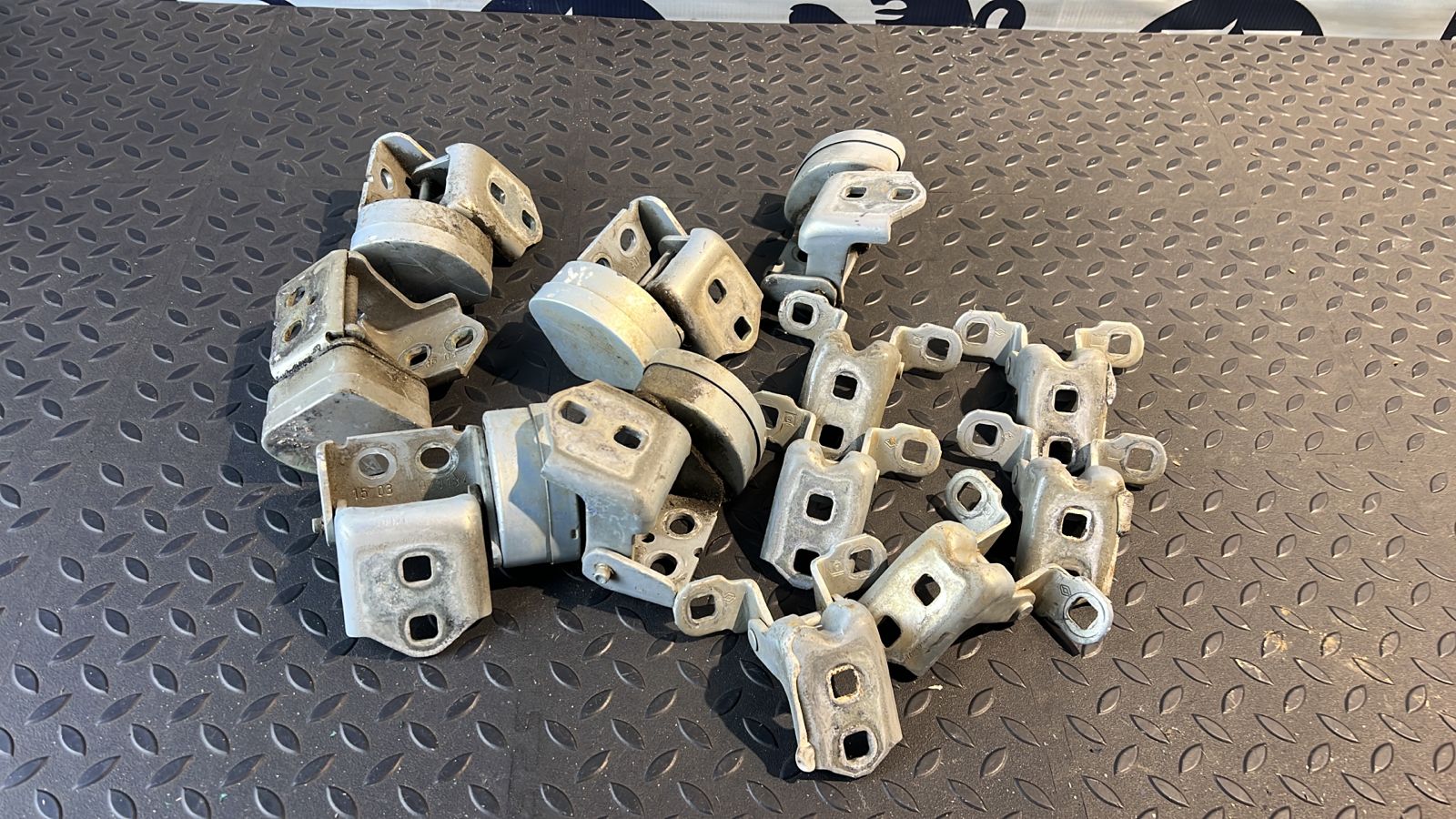 Петля двери Renault Megane/2 2002-2009