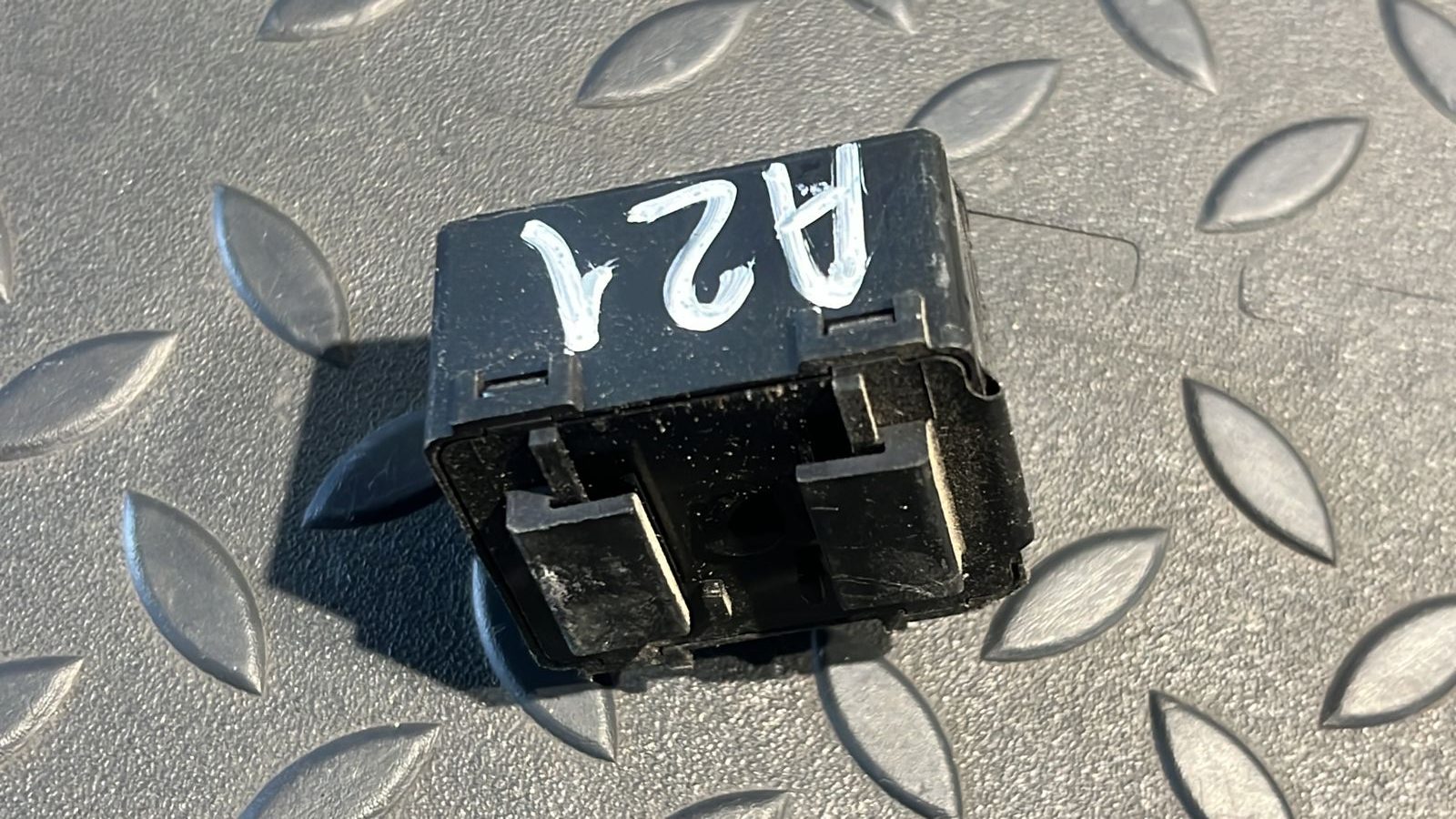 Реле Toyota Avensis/2 2003-2009