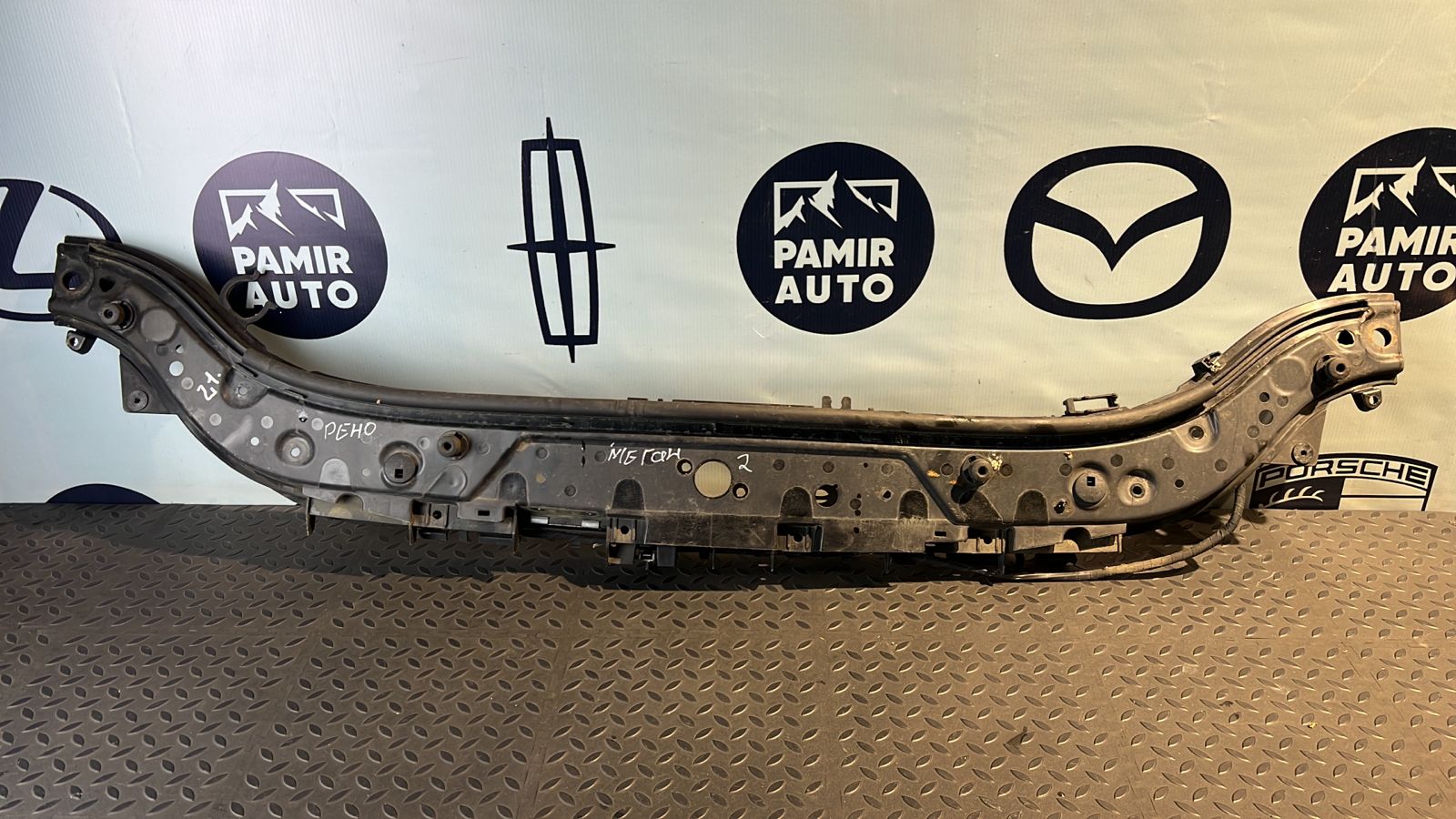 Панель передняя (Телевизор) верхняя часть Renault Megane/2 2002-2009