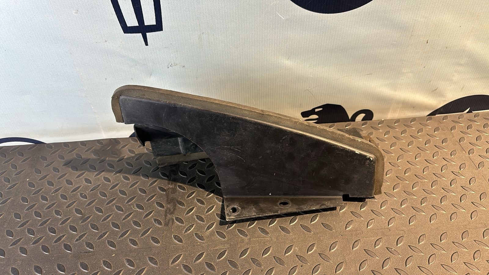 Воздуховод радиатора левый Ford Transit 2006-2013