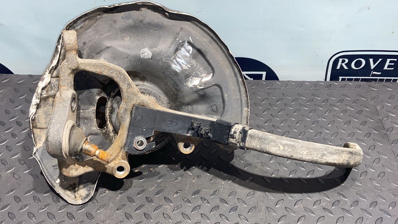 Кулак поворотный передний правый Mercedes E/W211 2002-2009