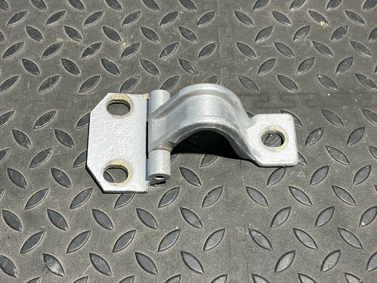 Петля двери багажника Mercedes M/W163 1997-2005