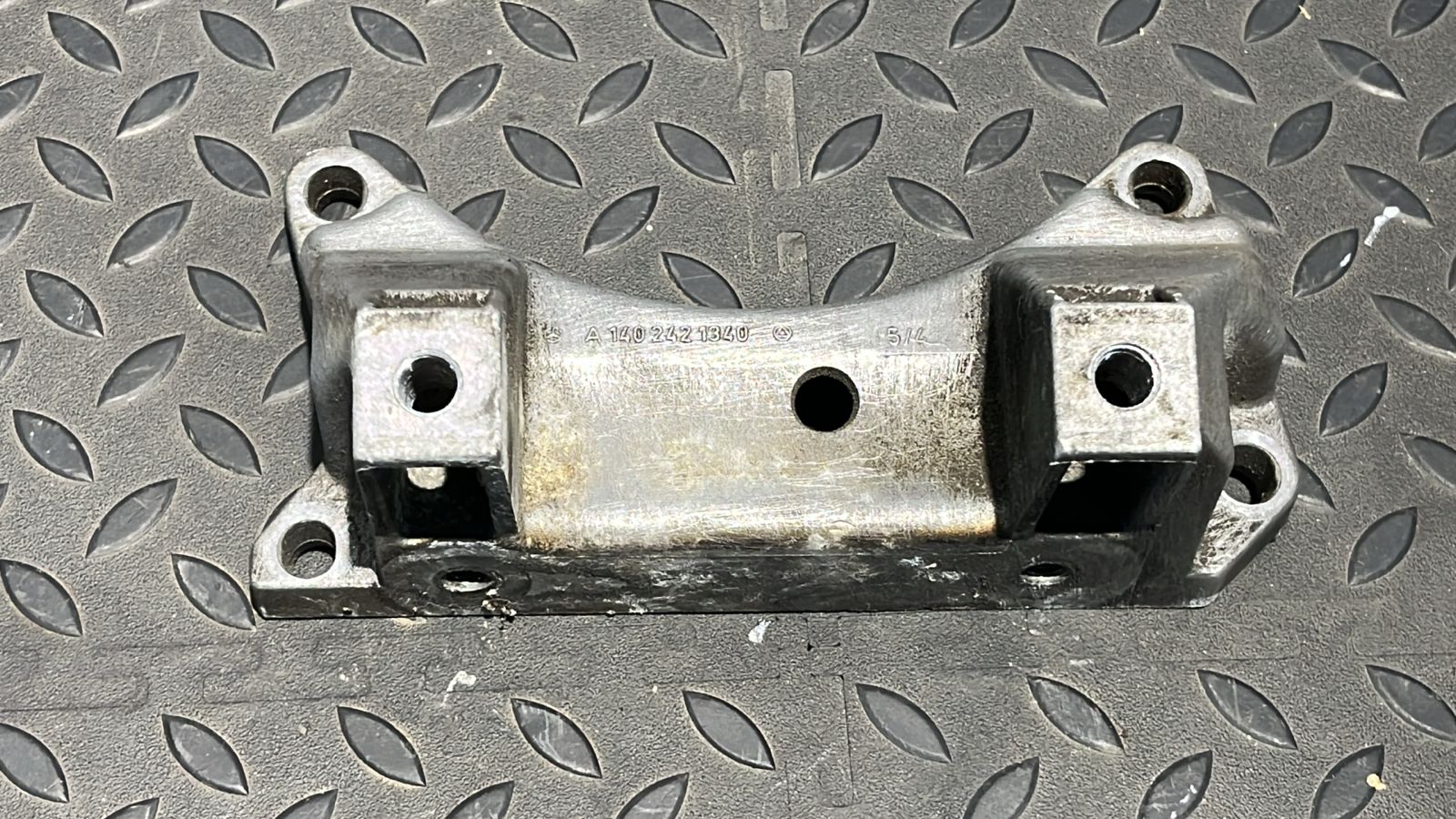 Кронштейн КПП Mercedes C/W203 2000-2008