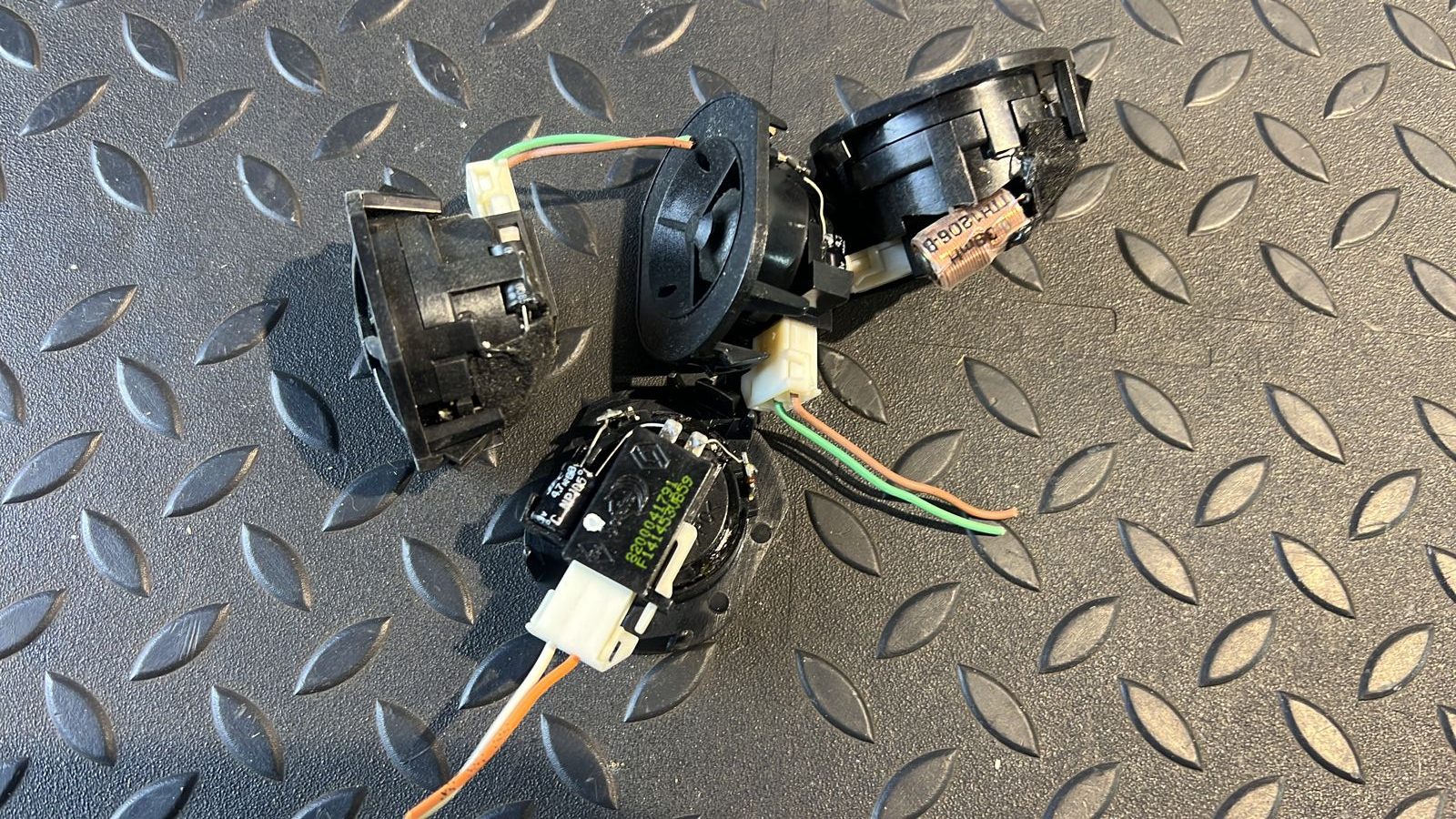 Динамик Renault Megane/2 2002-2009