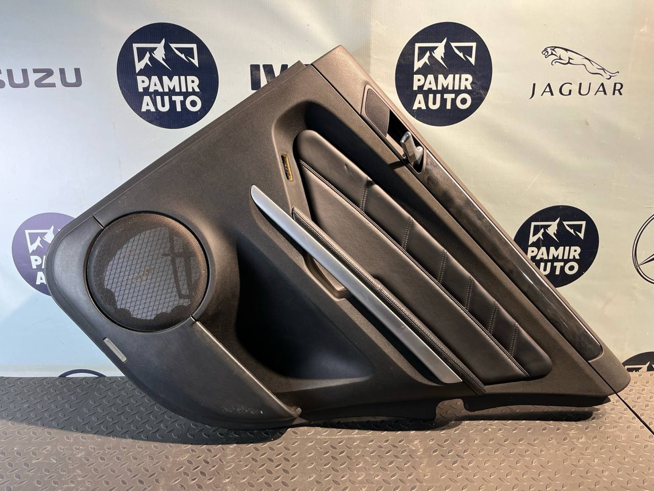 Обшивка двери задняя правая Mercedes M/W164 2005-2011