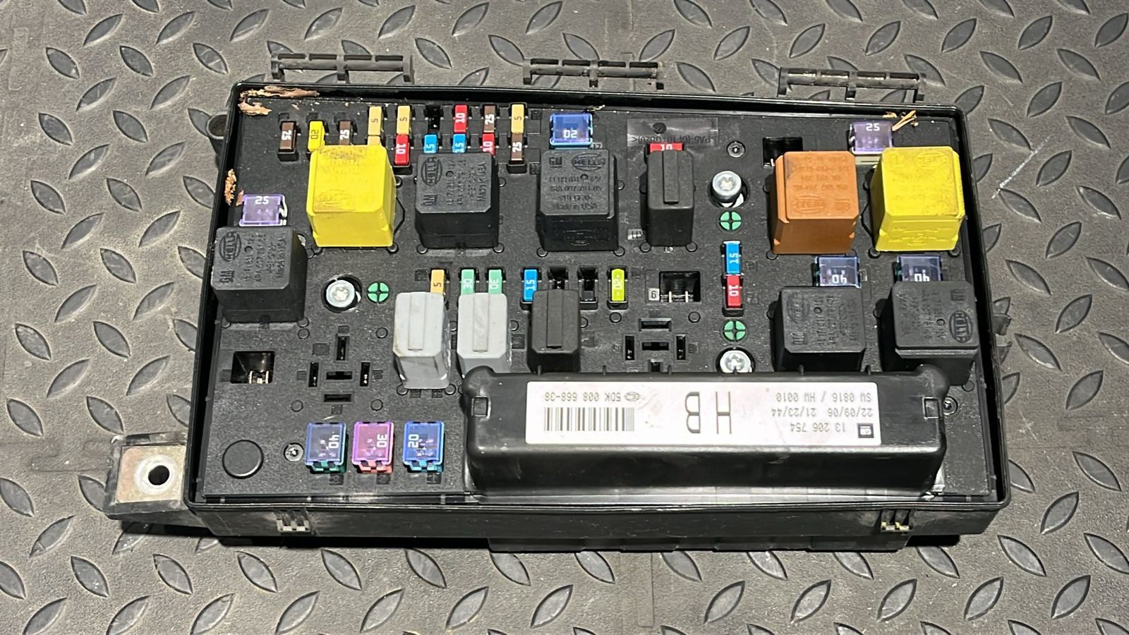 Блок предохранителей Opel Zafira/B 2005-2014