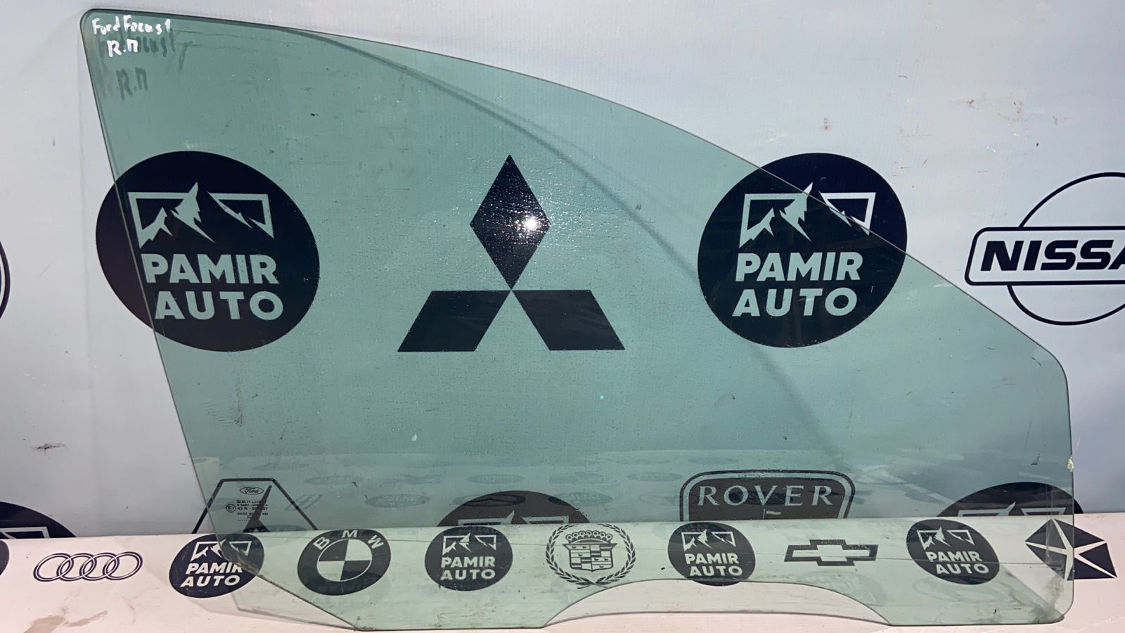 Стекло двери переднее правое Ford Focus 1998-2007