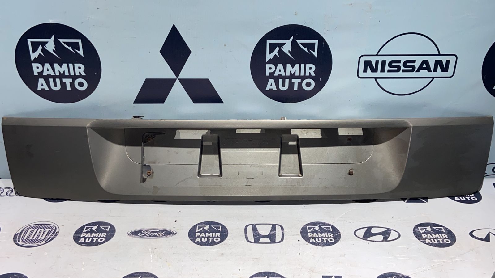 Накладка двери багажника Renault Scenic/2 2003-2009