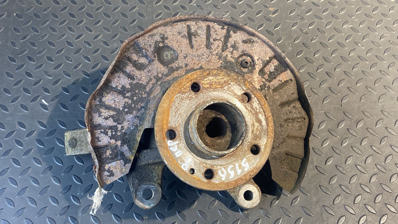 Кулак поворотный передний правый Mercedes Vito/W639 2003-2014