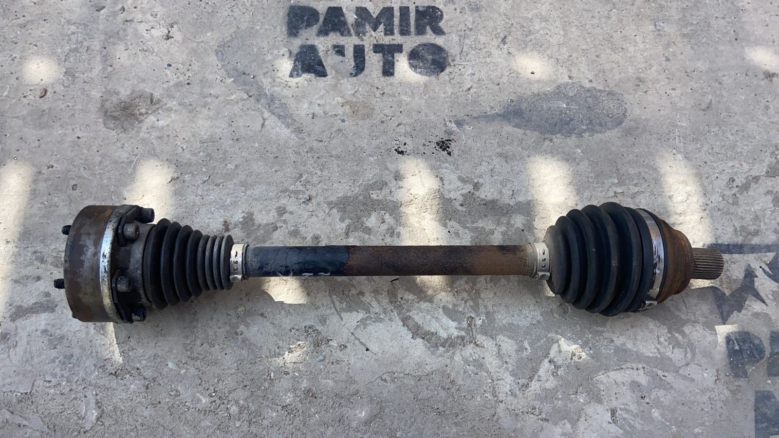 Полуось передняя левая Volkswagen Golf/5 2003-2009