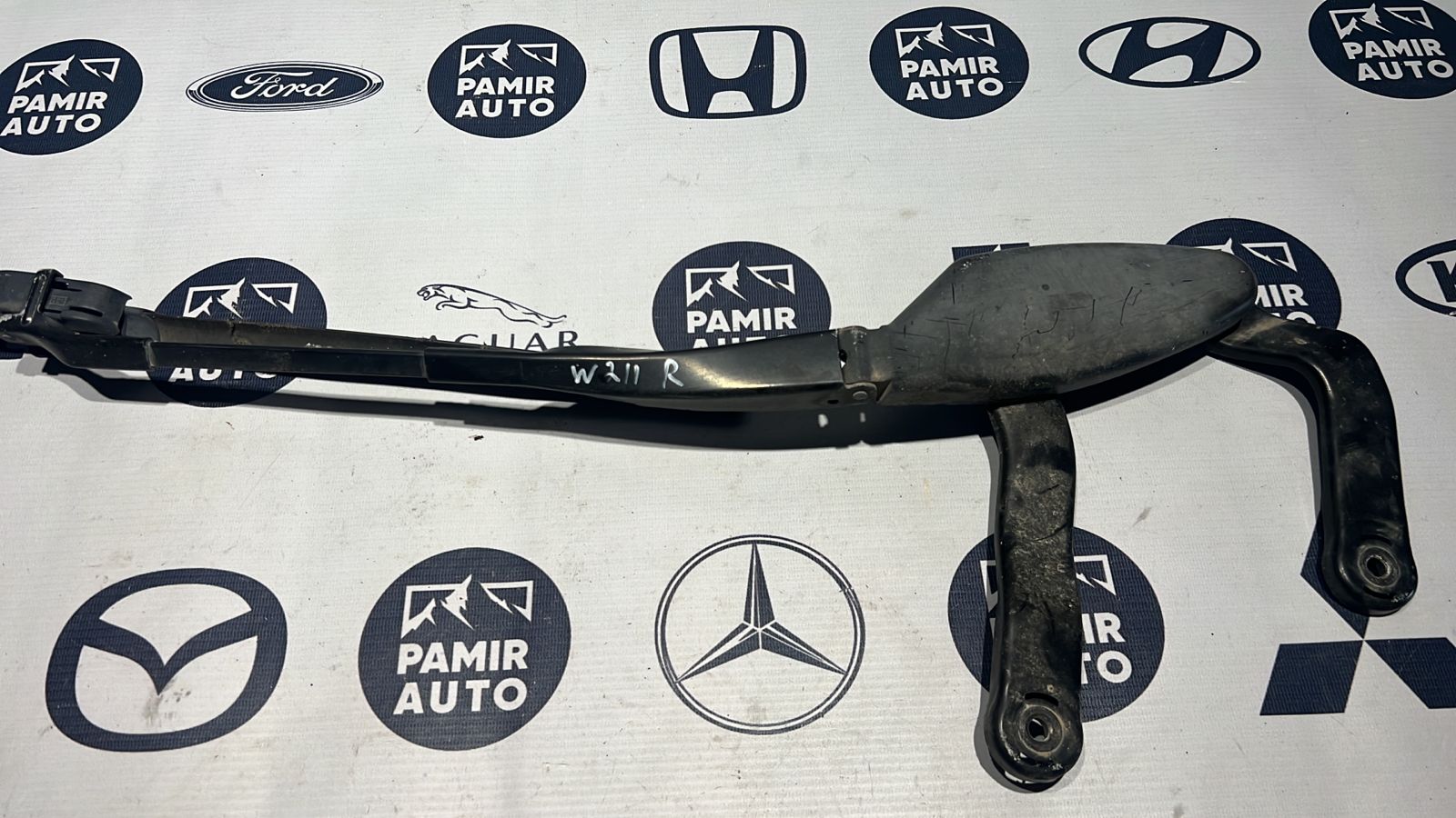 Поводок стеклоочистителя правый Mercedes E/W211 2002-2009