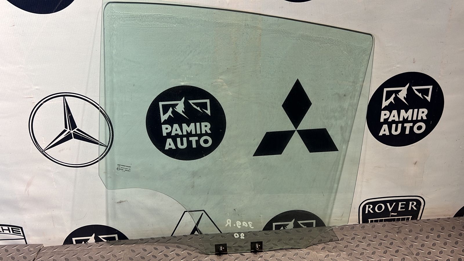 Стекло двери заднее правое Renault Sandero 2009-2014