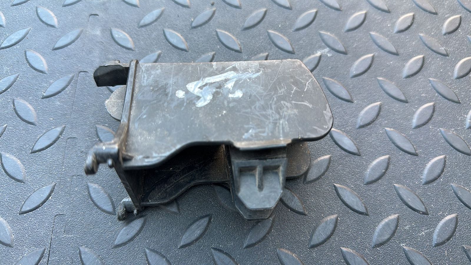 Кронштейн бампера задний Opel Vectra/C 2002-2008