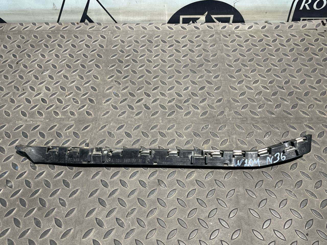 Кронштейн бампера задний правый Mercedes C/W204 2006-2015