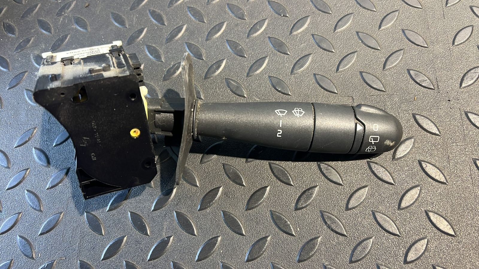 Переключатель стеклоочистителя Renault Sandero 2009-2014