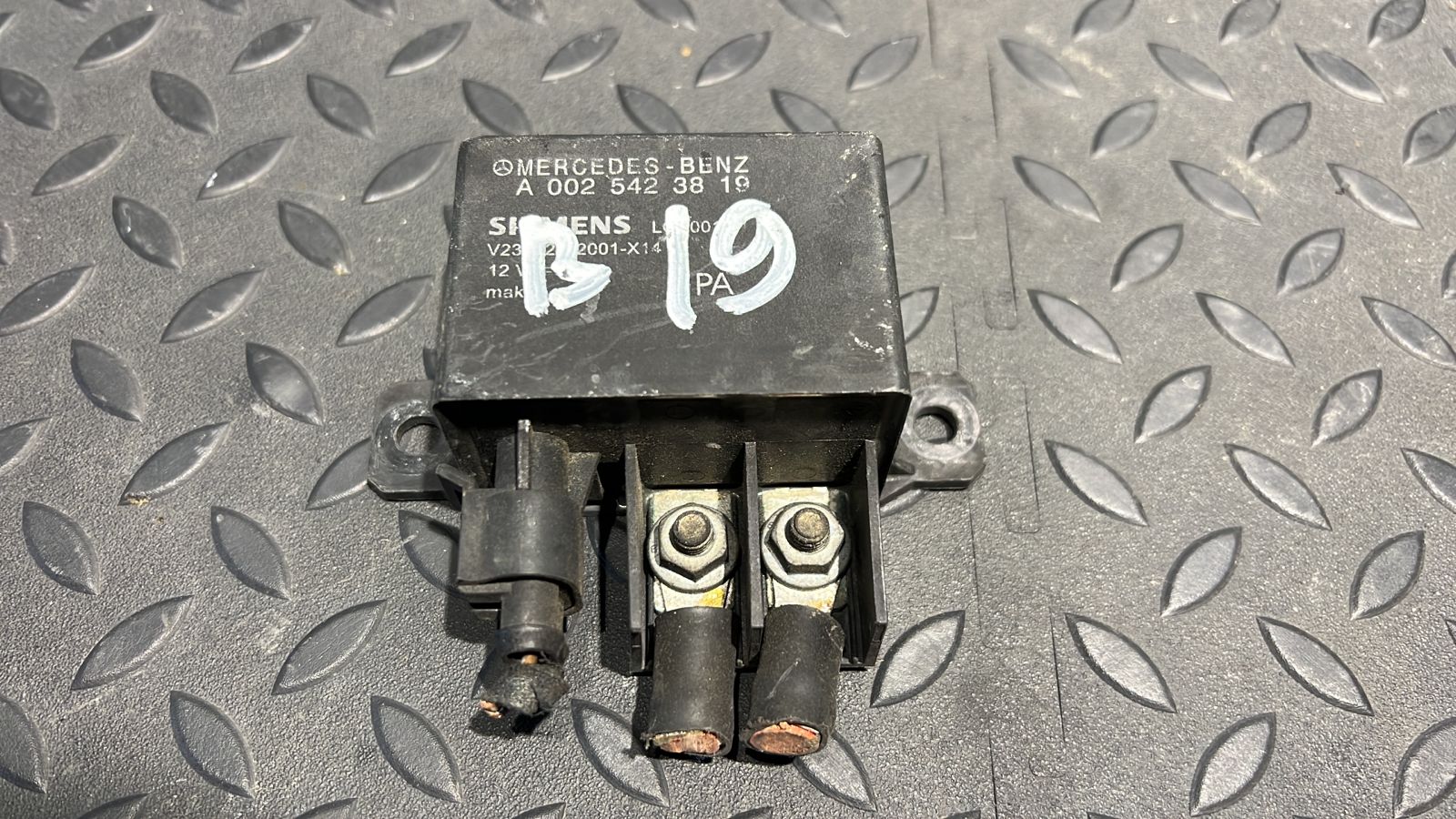 Реле АКБ Mercedes E/W210 1995-2003