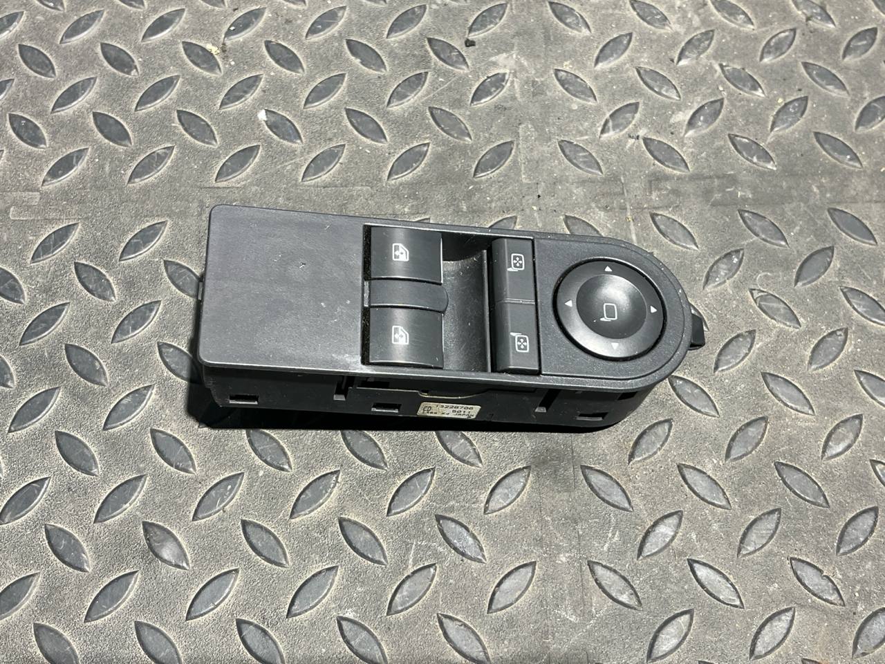 Блок управления стеклоподъемниками Opel Astra/H 2004-2014