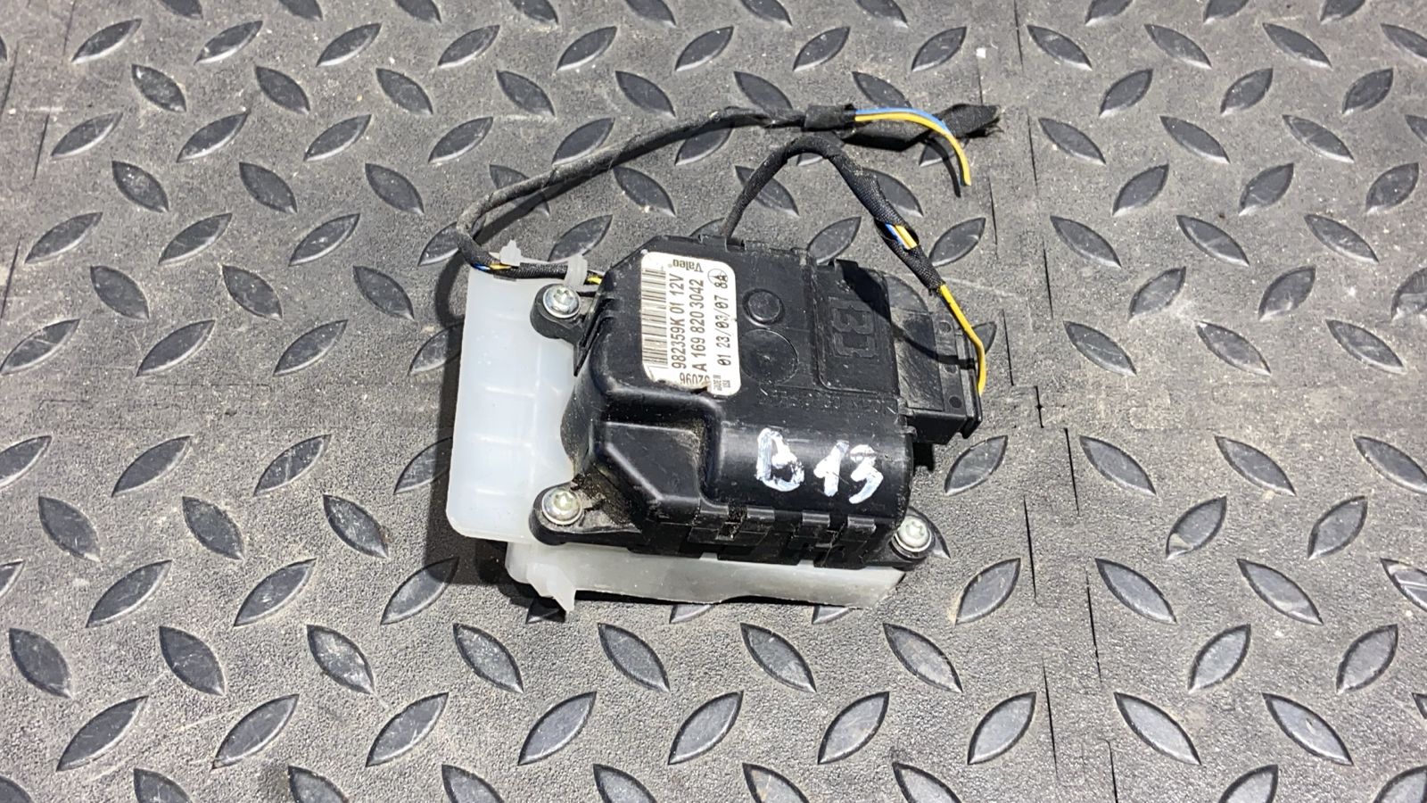 Моторчик заслонки отопителя Mercedes B/W245 2005-2011