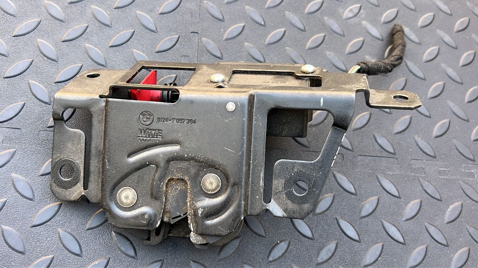 Замок двери багажника BMW 3/E46 1998-2007