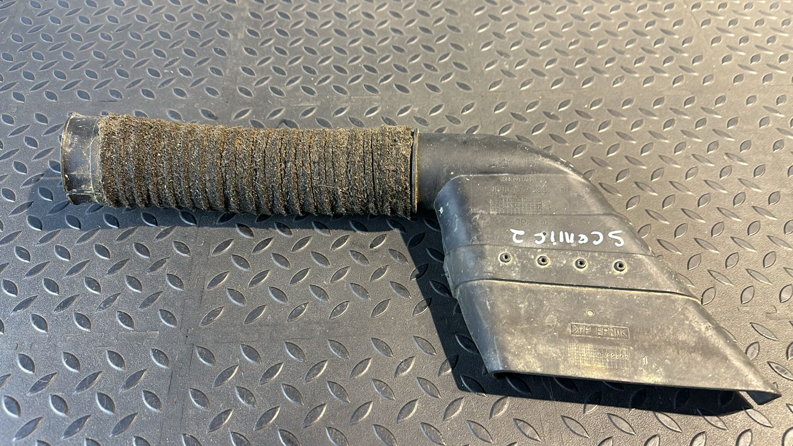 Патрубок воздушного фильтра Renault Scenic/2 2003-2009