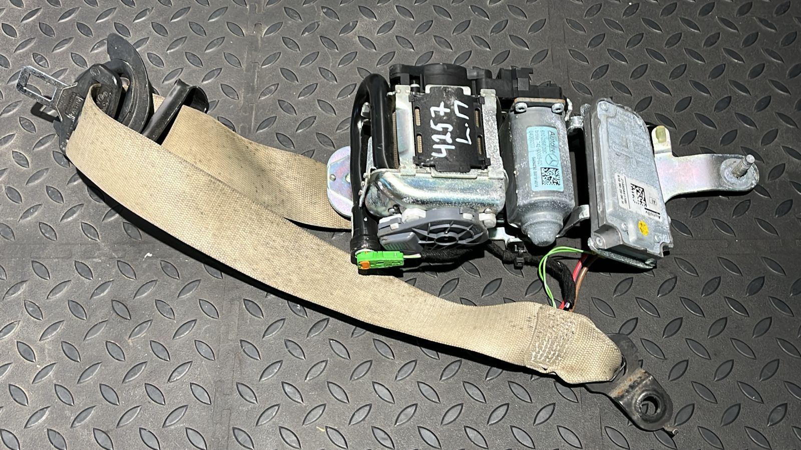 Ремень безопасности передний левый Mercedes C/W204 2006-2015