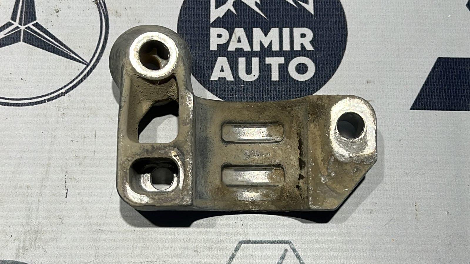 Кронштейн крепления стабилизатора передний правый Mercedes E/W211 2002-2009